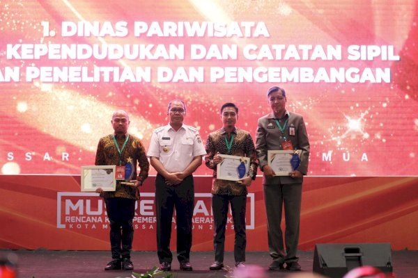 Keren! 3 OPD Ini Raih Penghargaan Dokumen Perencanaan Terbaik di Makassar