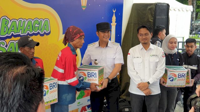 Petugas Kebersihan Hingga Warga Terima 1500 Paket Sembako dari BRI dan Kecamatan Mariso