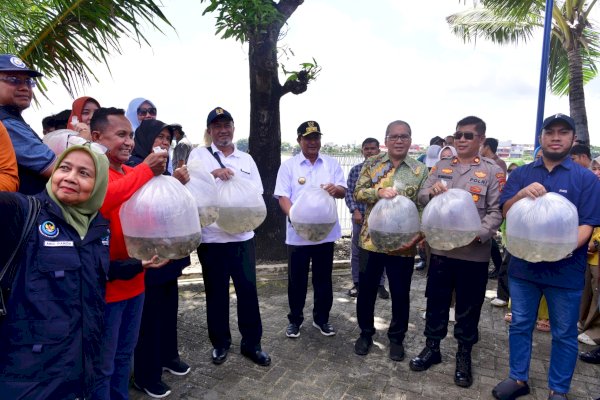 Gerakan Tebar Benih Ikan Pemprov Sulsel Bantu Ekonomi Masyarakat Bitoa dan Bangkala Makassar