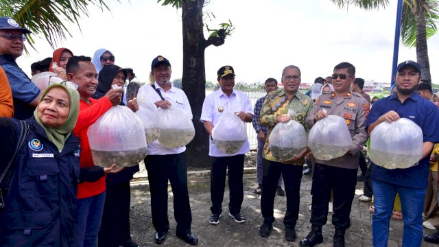 Gerakan Tebar Benih Ikan Pemprov Sulsel Bantu Ekonomi Masyarakat Bitoa dan Bangkala Makassar