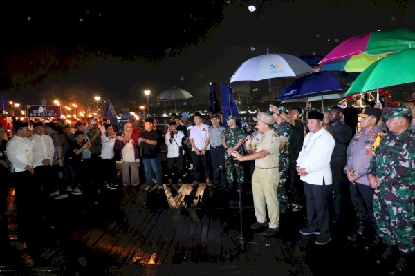 Danny Pomanto Lepas Peserta Pawai Obor dan Takbir Keliling 1 Syawal 1445 H: Bukti Makassar Kota Damai