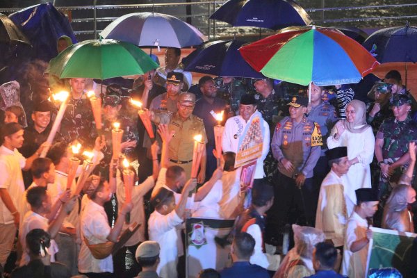 Pj Gubernur Sulsel Apresiasi Wali Kota Makassar Gelar Festival Takbir dan Obor Tepian Air Sambut Idul Fitri