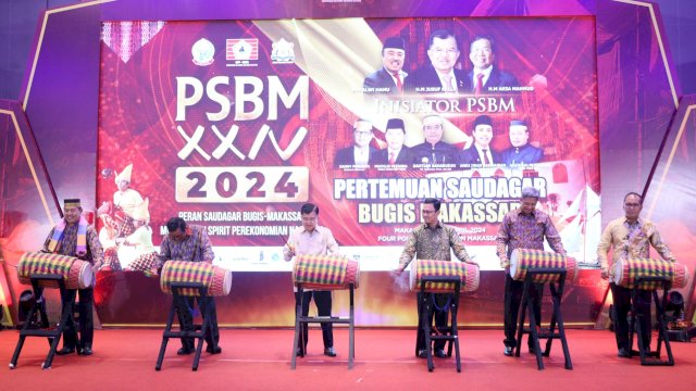 Danny Pomanto Tabuh Gendang pada Pembukaan PSBM XXIV