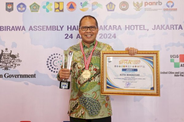 Keren! Pemkot Makassar Raih Penghargaan Standar Pelayanan Minimal SPM Awards 2024