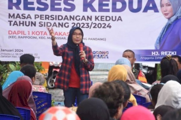 Anggota DPRD Makassarb Hj Rezki  Siap Kawal Aspirasi Warga Kelurahan Lajangiru Terkait Bansos