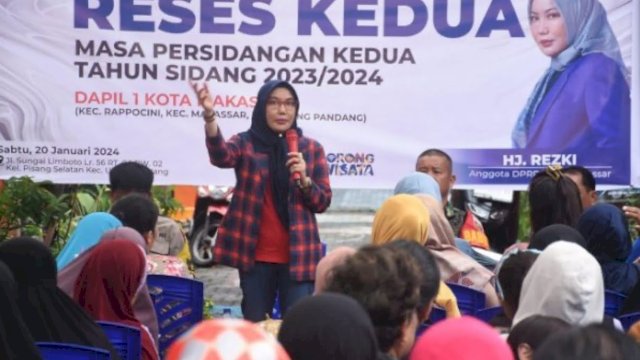 Anggota DPRD Makassarb Hj Rezki Siap Kawal Aspirasi Warga Kelurahan Lajangiru Terkait Bansos