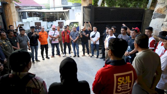 Kolaborasi Pemkot Makassar-IKA Unhas Peduli Boyong 3 Truk Bantuan Korban Banjir Sulsel