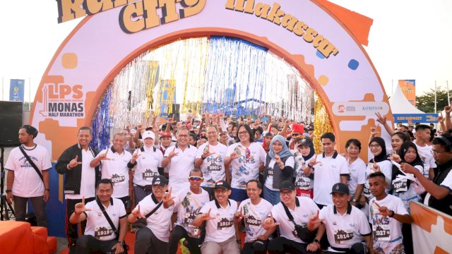 Danny Pomanto Bakar Semangat Runners Makassar, Ikut Monas Half Marathon 2024