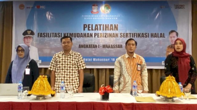 KadiskopUKM Makassar Buka Kegiatan Pelatihan Fasilitasi Kemudahan Perizinan Sertifikat Halal