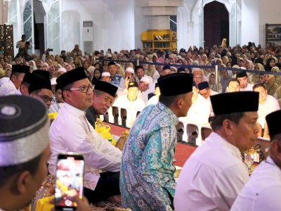 Danny Pomanto Dampingi Pj Gubernur Prof Zudan Hadiri Ngaji Bareng UAS di Masjid 99 Kubah
