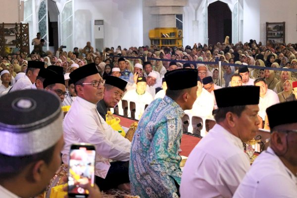 Danny Pomanto Dampingi Pj Gubernur Prof Zudan Hadiri Ngaji Bareng UAS di Masjid 99 Kubah