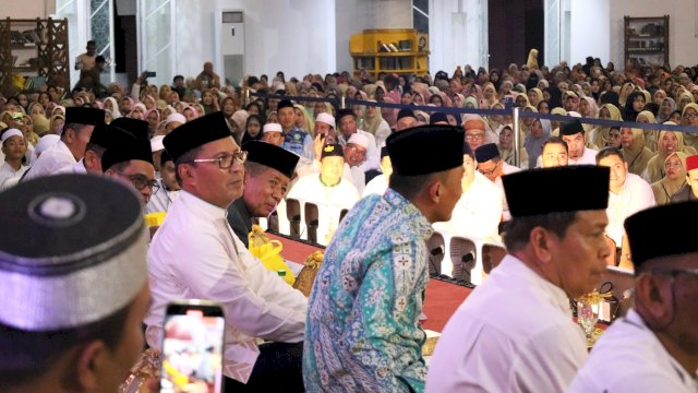 Danny Pomanto Dampingi Pj Gubernur Prof Zudan Hadiri Ngaji Bareng UAS di Masjid 99 Kubah