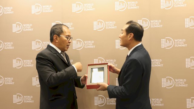 Danny Pomanto Lakukan Pertemuan Bilateral dengan Menteri Senior Pembangunan Nasional dan Kominfo serta Presiden Singapura