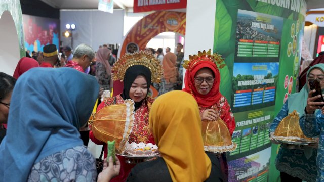 Perkuat Branding Kota Makan Enak, Pemkot Makassar Hadirkan Kue Tradisional di ICE APEKSI