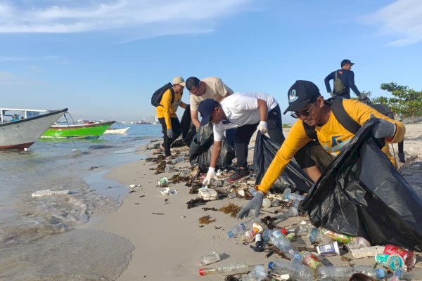 Hari Lingkungan Hidup 2024, DLH Makassar Gelar Bersih-bersih Pantai, Libatkan Warga, Perusahaan dan Komunitas