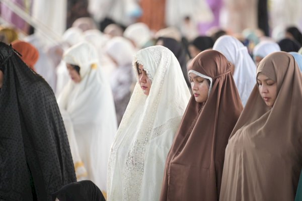 Indira Yusuf Ismail Shalat Id di Lapangan Karebosi bersama Keluarga dan Ribuan Warga Makassar