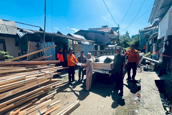 BPBD Makassar Serahkan Bantuan Bagi Korban Kebakaran di Kelurahan Bakung