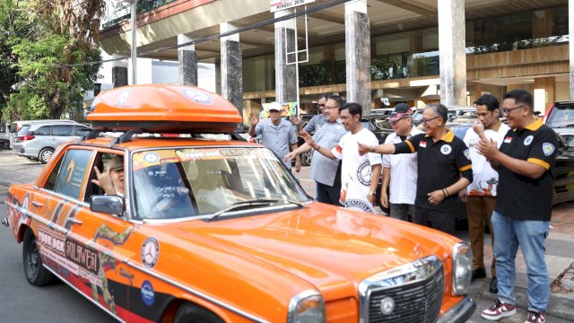 PJ Sekda Makassar Lepas Peserta Mercedes Benz Klasik Tour Der Sulawesi