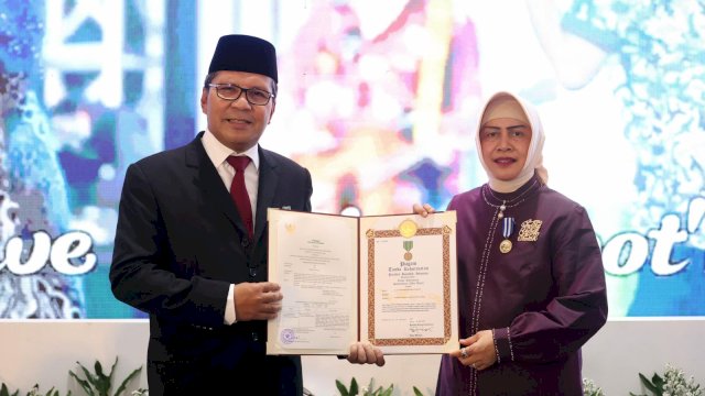 Sinergi Hebat, Pasangan Pemimpin Makassar Danny Pomanto dan Indira Yusuf Ismail Raih Penghargaan Bergengsi