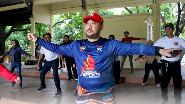 Tingkatkan Performa Staf Dengan Senam Bersama Dan Pembersihan Monumen Korban 40.000 Jiwa