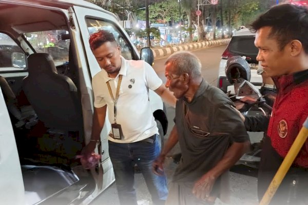 Menindaklanjuti Laporan Masyarakat, Dinsos Makassar Berhasil Temukan dan Pulangkan Seorang Kakek Terlantar Di Jalan