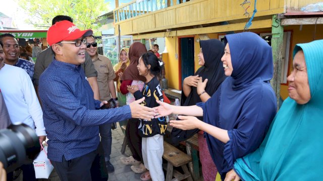 Masyarakat Pulau Barrang Lompo Antusias Sambut Danny Pomanto