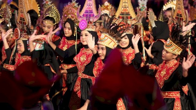 F8 2024 Bertajuk The Unity, Tampilkan Tari Nusantara oleh 400 Siswa Se-SMP Makassar