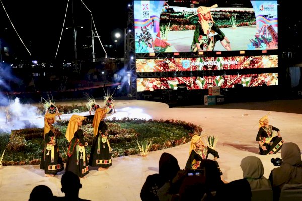 Totalitas! Kabupaten Paser Kaltim Persembahkan Dua Tarian Tradisional di Panggung Utama F8 Makassar