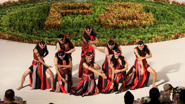 Provinsi Sulbar Persembahkan Tari Ma’bundu di Penutupan Festival F8 Makassar