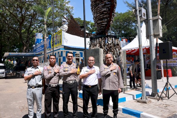 Danny Pomanto Resmikan Tugu Ikan Knalpot Brong di Fly Over