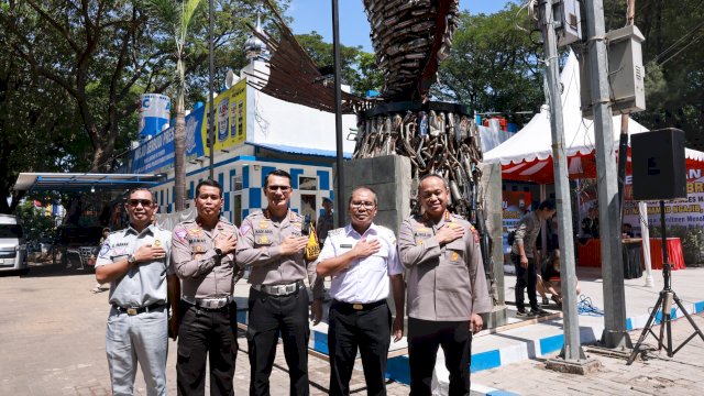 Danny Pomanto Resmikan Tugu Ikan Knalpot Brong di Fly Over