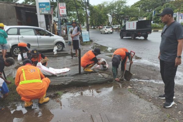 Camat Tamalanrea Minta Satgas Kebersihan Rutin Melakukan Penyisiran Sampah