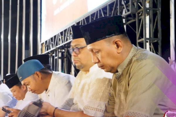 Camat Tamalanrea Ikuti Shalat Subuh Berjamaah di Pantai Losari