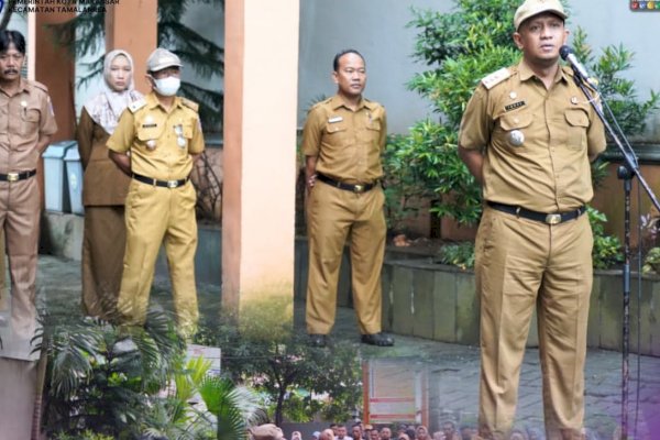 Pimpin Upacara Bendera, Camat Tamalanrea Ingatkan Stafnya Budaya Disiplin Dalam Bekerja