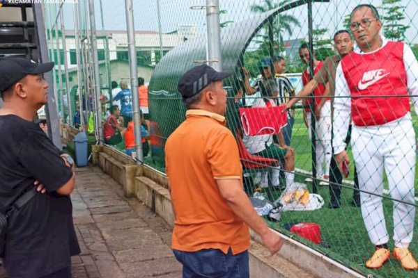 Camat Tamalanrea  Dampingi Wali Kota Danny di Pertandingan Mini Soccer IKA SMANSA