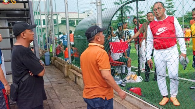 Camat Tamalanrea Dampingi Wali Kota Danny di Pertandingan Mini Soccer IKA SMANSA