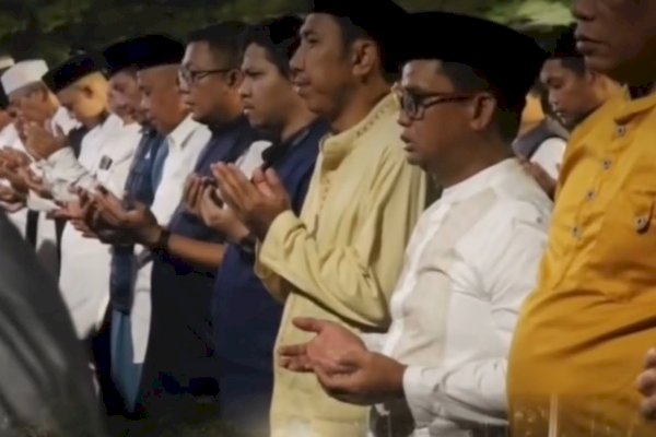 Plt DLH Makassar Hadiri Shalat Subuh Berjamaah