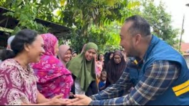 Plt Kadinsos Makassar Serahkan Bantuan Kepada Korban Banjir Di Kelurahan Balang Baru