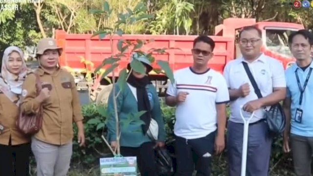 DLH Makassar Gelar Aksi Penanaman Pohon