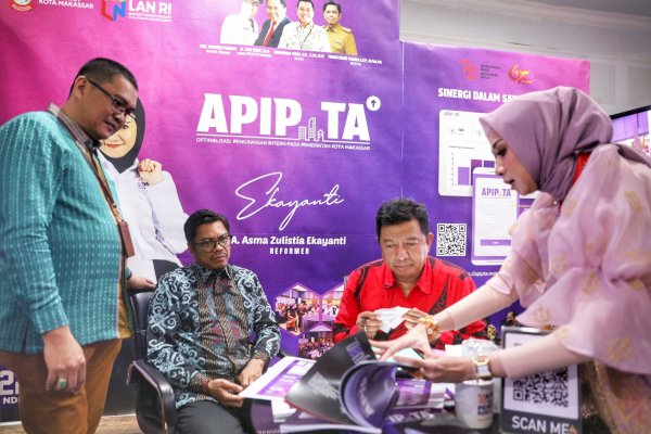 Pj Sekda Makassar Tinjau Booth Inovasi APIPTA dan Gammarana’mi di Pameran Latpimnas