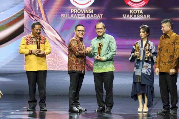 Inovasi Makassar Low Carbon City Antar Danny Pomanto Raih Penghargaan Pemimpin Daerah Award 2024