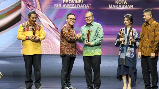 Inovasi Makassar Low Carbon City Antar Danny Pomanto Raih Penghargaan Pemimpin Daerah Award 2024