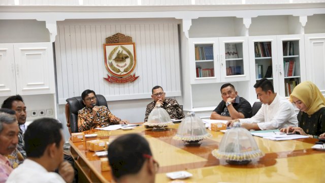 PJ Sekda Paparkan 100 Inovasi Kota Makassar di Hadapan Pj Wali Kota Palembang