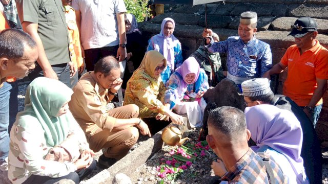 Dukung Tradisi Leluhur, Indira Yusuf Ismail Hadiri Ritual Makam Timungang Lompoa