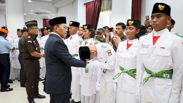 Wali Kota Danny Kukuhkan Paskibraka 2024: Putra-Putri Terbaik Kota Makassar