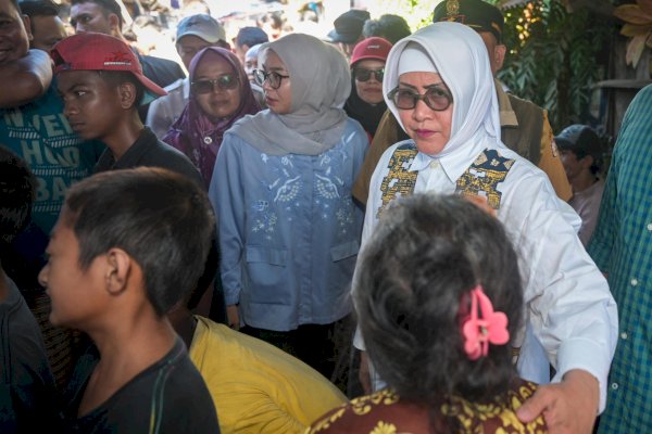 Indira Yusuf Ismail Tinjau dan Salurkan Bantuan untuk Korban Kebakaran di Pemukiman Bara-barayya