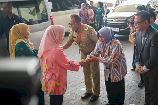 Danny Pomanto Sambut dan Dampingi Kedatangan Iriana Jokowi Dalam Kunjungan Kerja di Makassar