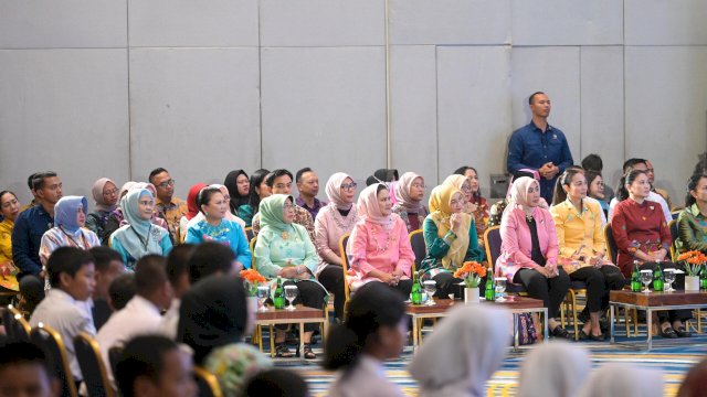 Indira Yusuf Ismail Dampingi Iriana Jokowi dan Anggota OASE KIM dalam Kunjungan Kerja di Makassar