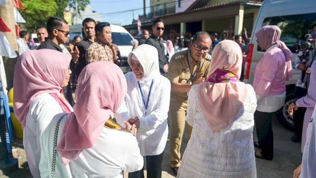 Danny Pomanto Dampingi Iriana Jokowi Tinjau Pelayanan Kesehatan di Posyandu Asoka VIIA Makassar