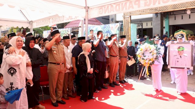 Ketua TP PKK Kota Makassar Beri Dukungan Moril kepada Istri Almarhum Camat Ujung Pandang